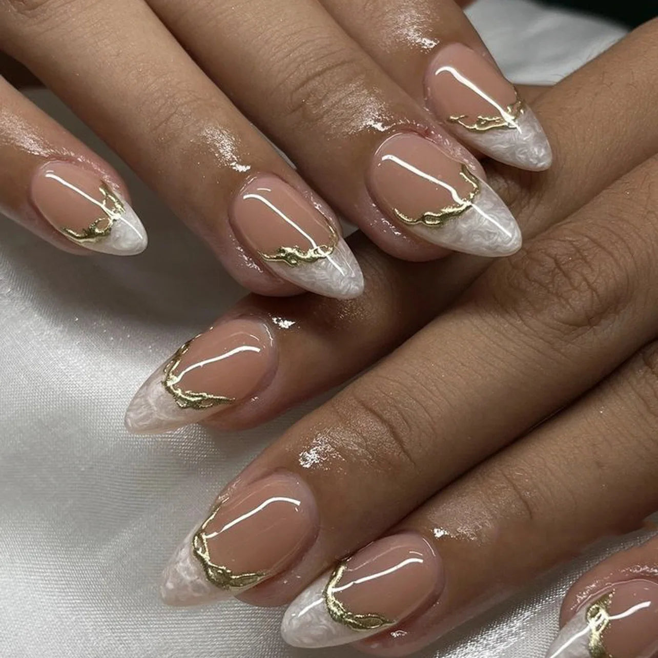 24Pcs Almond False Nails Cute Strawberries with French Design Simple White Wearable Fake Nails Decoration Press on Nail Tips Art