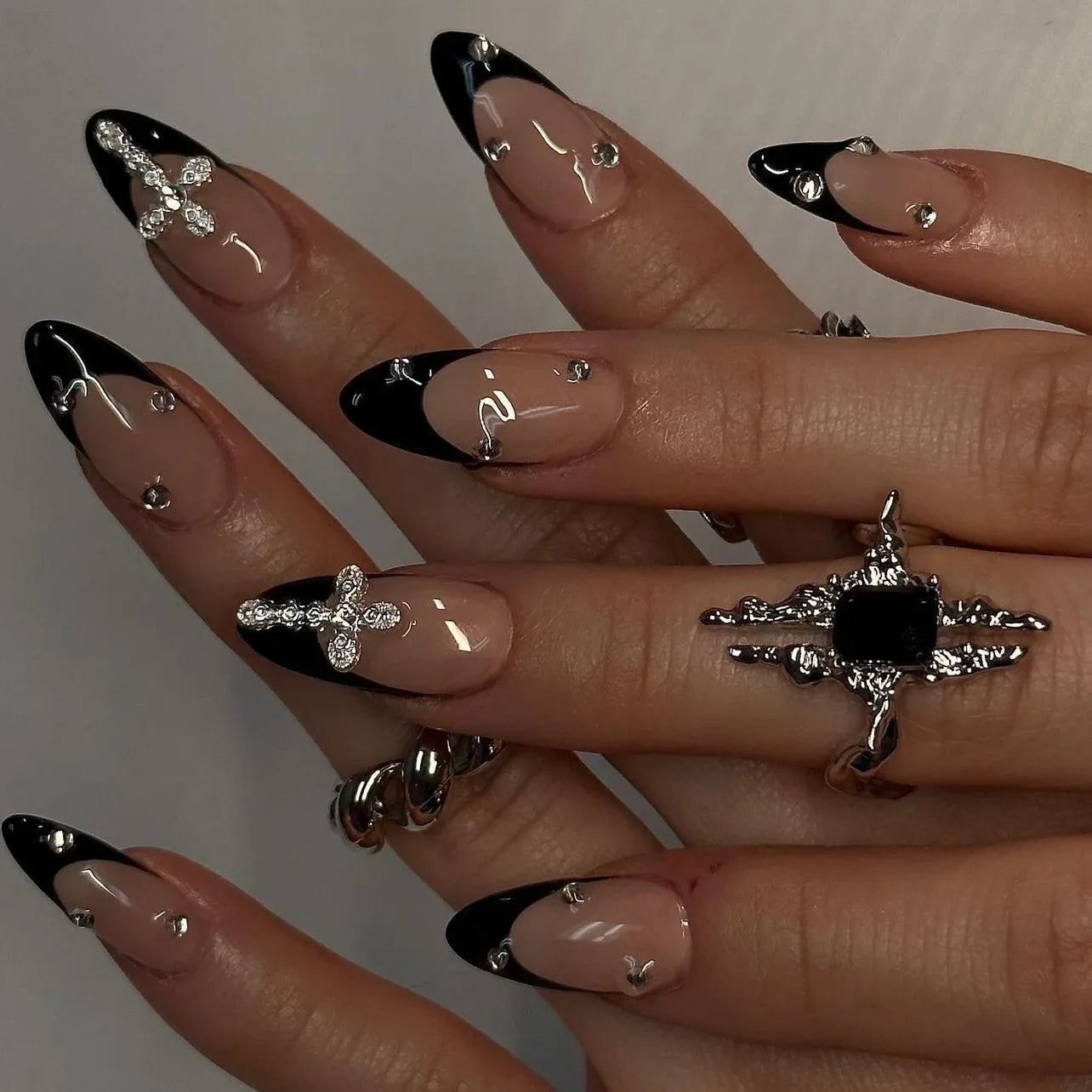 24Pcs White Almond False Nails Ballet with French Design Wearable Fake Nails Gradient Simple Full Cover Press on Nail Tips Art